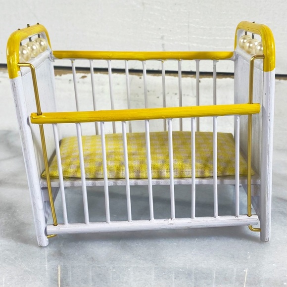 Dollhouse Crib from 1960's Metal w/ Pearls - Picture 4 of 7